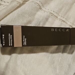 BECCA Backlight Priming Filter in Black and Cream